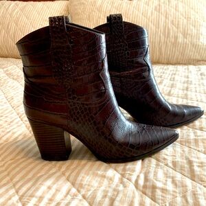 Gibson Latimer Gia Dark Brown Croc Embossed Leather Boots